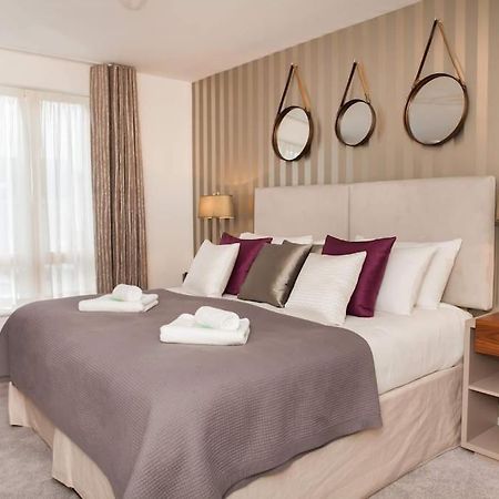 Stylish And Central Two Bedroom & Two Bathroom Apartment With Free Parking Exterior foto